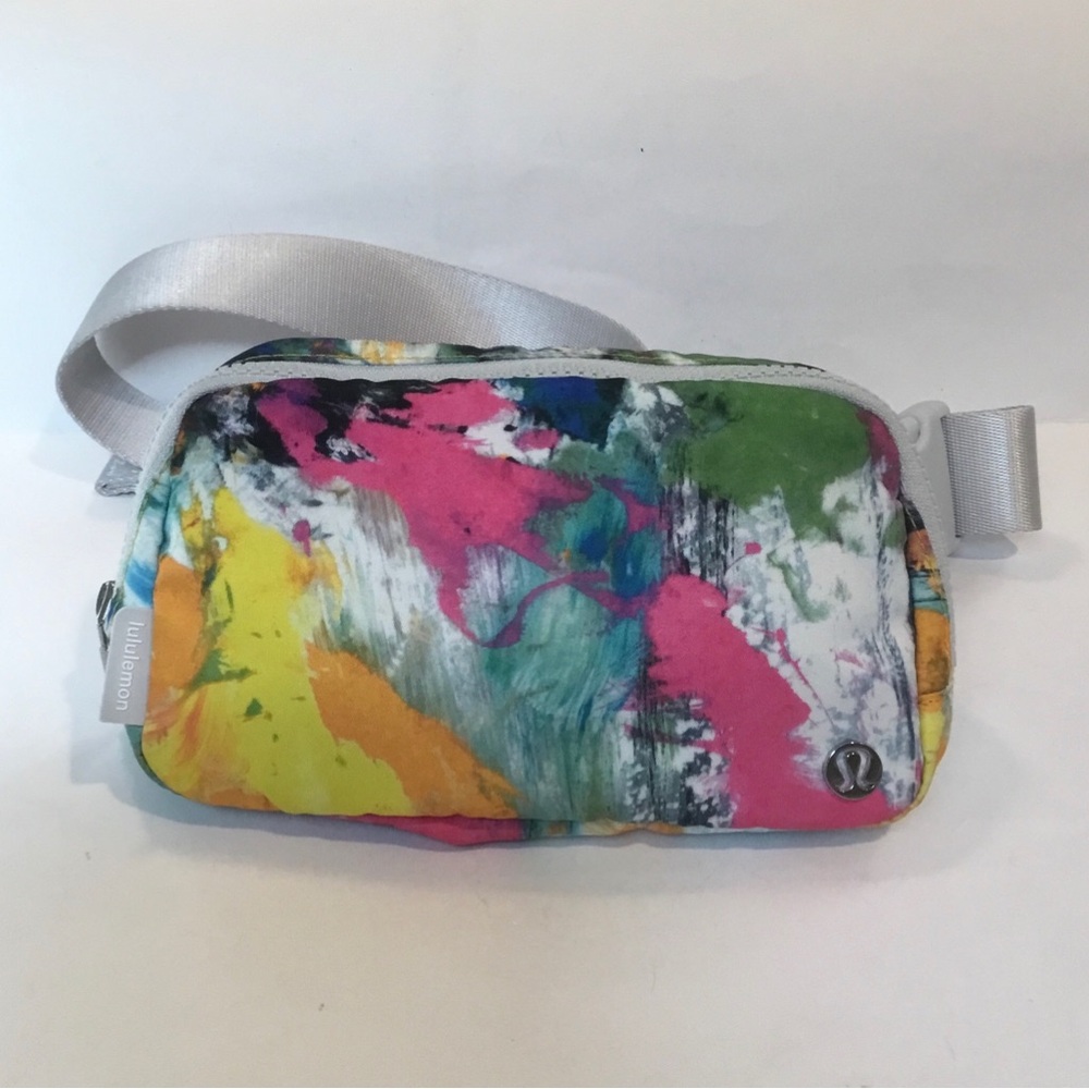 Lululemon - Everywhere Belt Bag - No Limits White